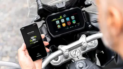 博世:全球首個全整合機車分割畫面儀表板顯示器上路